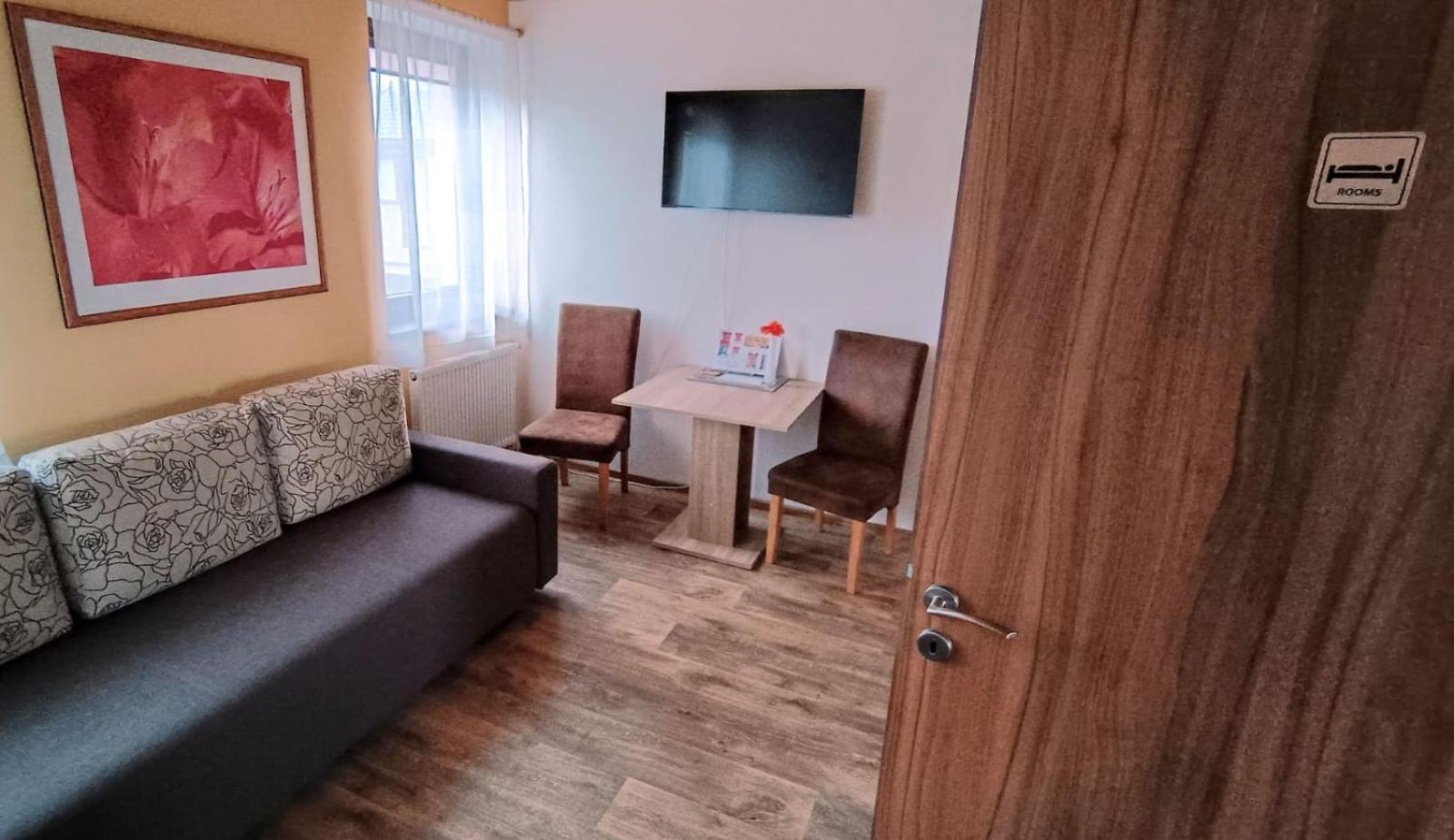 Guest House Sherpa โมราฟสกา เชโบวา ภายนอก รูปภาพ
