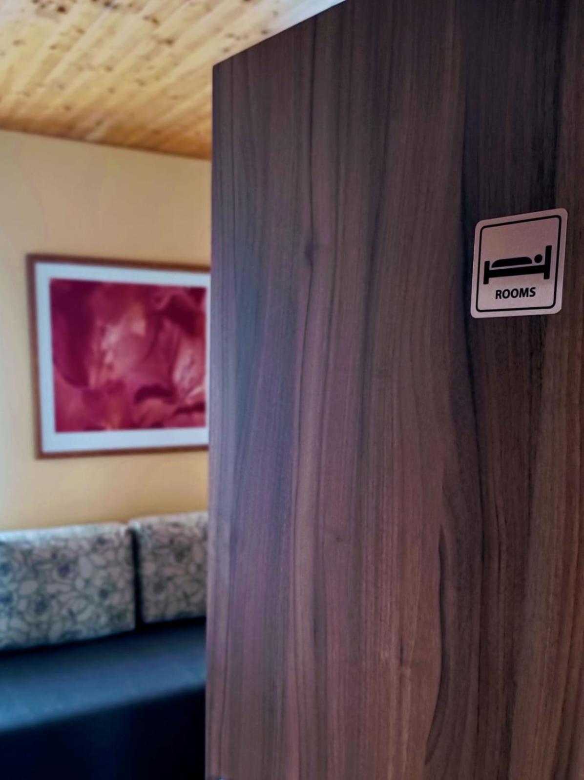 Guest House Sherpa โมราฟสกา เชโบวา ภายนอก รูปภาพ